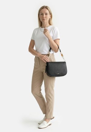 SURI FREY Umhängetasche - black