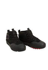 Svarta vattentäta hög-top skor i mocka och gummi, med texturerade sulor och subtila röda detaljer på yttersulan.