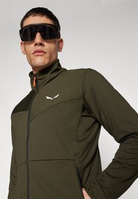 Thumbnail Image 4