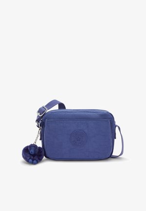 Borsa a tracolla viola realizzata in tessuto morbido e testurizzato con cerniera, dotata di un logo rotondo e un portachiavi con un gorilla peloso.