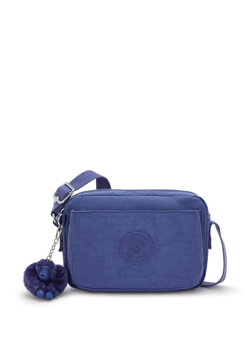 Borsa a tracolla viola realizzata in tessuto morbido e testurizzato con cerniera, dotata di un logo rotondo e un portachiavi con un gorilla peloso.