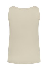Vaalean beige ilman hihoja oleva toppi, joka on valmistettu sileästä ja joustavasta kankaasta. Siinä on pyöreä kaula-aukko ja slim fit, ilman ylimääräisiä koristeita.