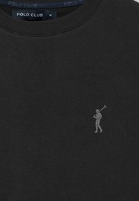Felpa nera con collo a girocollo a coste, caratterizzata da un piccolo logo grigio di un giocatore di polo sul petto. Realizzata in un tessuto morbido, design minimalista.