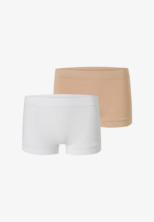 Set di lingerie color nudo con reggiseno leggermente imbottito, spalline regolabili e boyshort coordinati, entrambi realizzati in tessuto morbido e liscio.