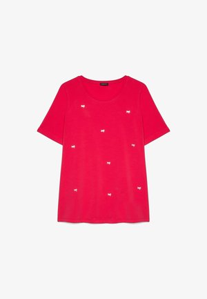 Camicia rossa brillante a maniche corte con scollo rotondo e piccoli motivi a fiocco bianchi ricamati sparsi sul davanti.