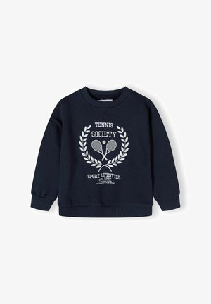 Mornarska majica s kapuco z belo grafiko, ki vsebuje teniške rekete in lovorove veje, rebrastemančne manšete ter krožno izrezano zasnovo. Priložnostna silhueta, izdelana iz bombaža.