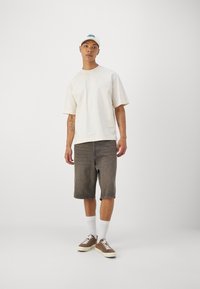 Jack & Jones JORSANTORINI TEE CREW NECK - T-shirts basic - buttercream