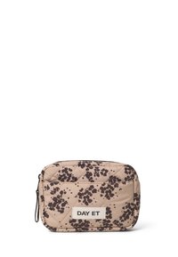 Beige gepolsterte Tasche mit dunkelbraunem Blumenmuster, ausgestattet mit einem Reißverschluss und einem weißen Etikett mit "DAY ET" auf der Vorderseite.