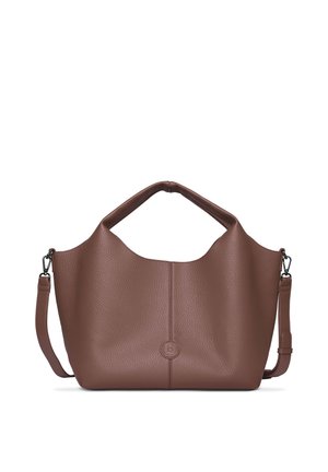 Sac à main en cuir brun texturé avec une poignée courte et une longue sangle amovible, présentant une couture centrale subtile et un petit détail de logo circulaire.