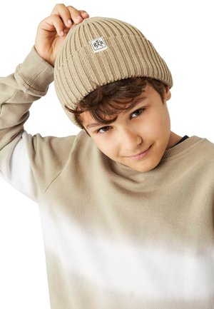 Beanie - clay