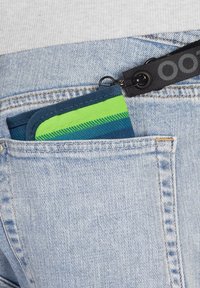 coocazoo MIT SICHTFENSTER - Wallet - lime stripe