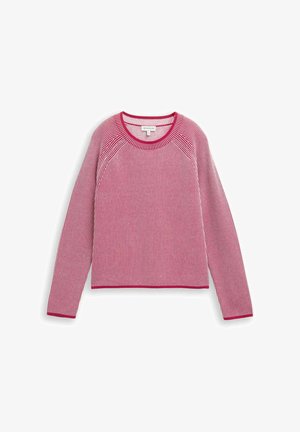 Czerwono-różowy sweter z długim rękawem w paski, z okrągłym dekoltem, prążkowaną teksturą i rękawami raglanowymi. Wykończony różowymi obszyciami na krawędziach.