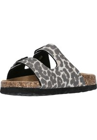 Grå leopardmönstrad sandal med två justerbara remmar, korkfotbädd, texturerad svart sula och utskärningar för andningsförmåga.