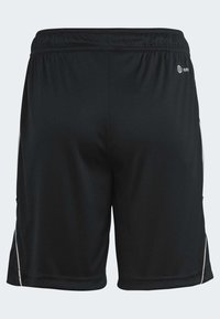 Schwarze Sportshorts aus leichtem Material, mit einem elastischen Taillenbund und Seitentaschen, die weiße Akzente am Saum aufweisen.