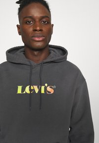 Levi's® RELAXED GRAPHIC - Sweatshirt com capuz - black