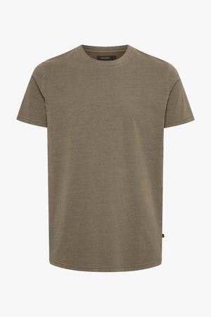 Majica s kratkimi rokavi v zatemnjenem rjavem odtenku, izdelana iz mehkega bombaža, z okroglim ovratnikom in ravnim robom. Minimalistična zasnova, brez vzorcev.