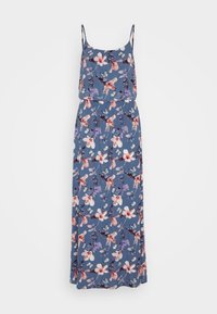 Robe maxi florale avec un fond bleu, ornée de fleurs roses et blanches, à bretelles fines et à coupe ample ; fabriquée en tissu léger.