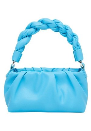 Petit sac à main en cuir bleu doux avec un corps froncé et une poignée épaisse tressée attachée avec des anneaux métalliques.