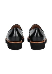 Pantofi din piele neagră cu un finisaj lucios, vârf rotund și o talpă stratificată maro. Detaliile texturate pe partea superioară și un design clasic.