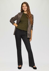 QS SLIM FIT MIT PUFF ÄRMELN - Strickpullover - tannengrün
