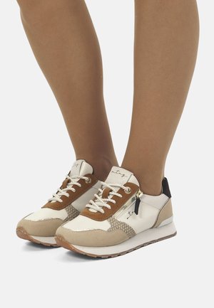 Sneaker in einem weiß-beigen Farbschema, mit strukturierten Akzenten, runder Zehenpartie und Schnürsenkeln; verfügt über einen dekorativen Reißverschluss an der Seite.