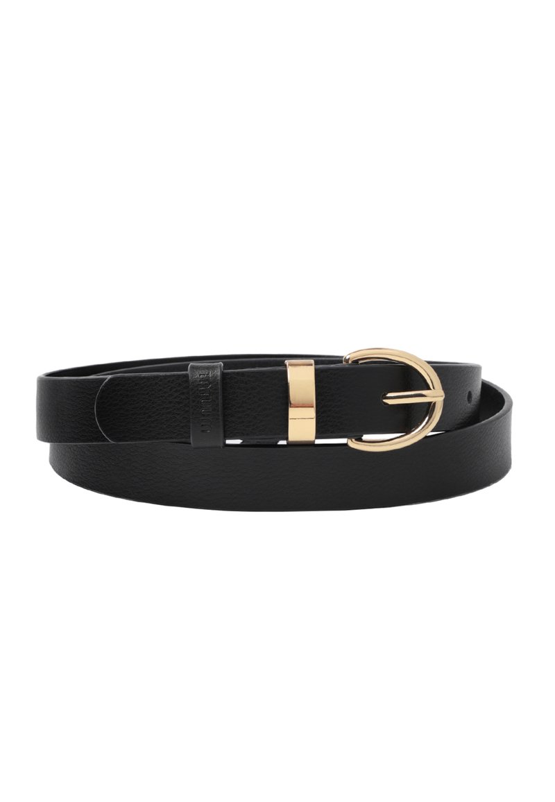Cinturón de cuero negro con una textura suave, que presenta una hebilla de metal en tono dorado y un diseño elegante y minimalista. El cinturón es totalmente ajustable.