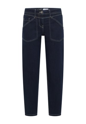 Jean en denim bleu foncé avec taille haute, fermeture à boutons sur le devant, passants pour ceinture et grandes poches avant inclinées avec coutures contrastées.