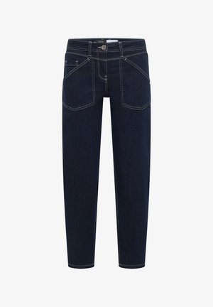Jean en denim bleu foncé avec taille haute, fermeture à boutons sur le devant, passants pour ceinture et grandes poches avant inclinées avec coutures contrastées.