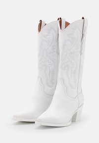 Jeffrey Campbell DAGGET - Kovbojské/motorkárske čižmy - white