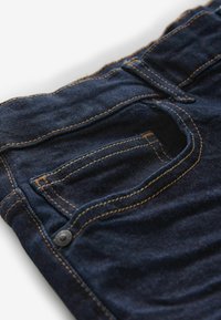 Thumbnail Image 8