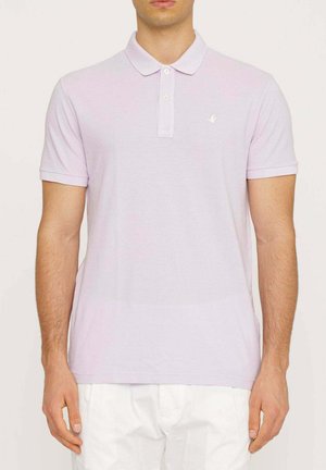 Polo shirt di colore lilla, realizzato in cotone, con colletto classico, patta con tre bottoni e maniche corte. Logo bianco sul petto.