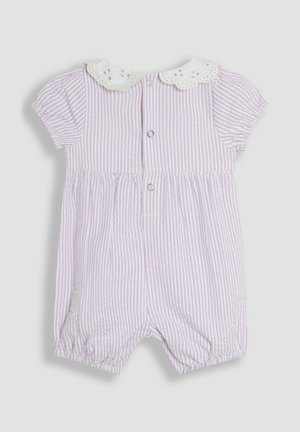 Fialový a biely pruhovaný overal s krajkovým golierom, krátkymi rukávmi a patentkami na chrbte a na dne, čo uľahčuje obliekanie.