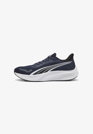 Adidași de alergare bleumarin cu plasă superioară, accente albe și negre, talpă cu amortizare și un design aerodinamic. Dispune de o talpă texturată pentru aderență.