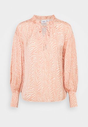 Licht perzikkleurige blouse met lange mouwen, abstract zebraprint, hoge geplooide kraag, strik aan de voorkant en brede manchetten.