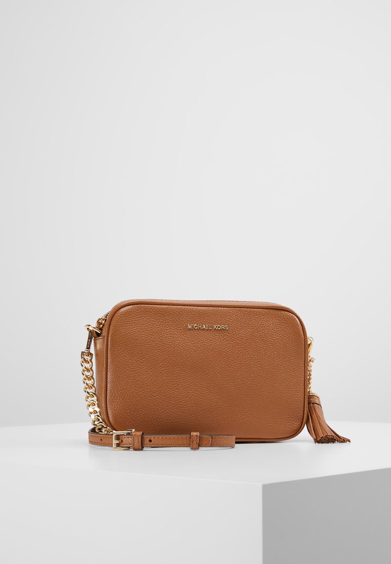 MICHAEL Michael Kors JET SET CAMERA BAG MERCER PEBBLE Michael Kors Jet Set MD Camera Bag Smokey Rose i rosa