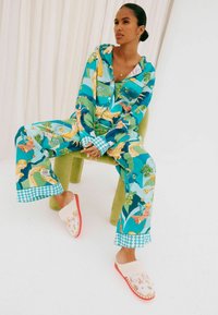 Never Fully Dressed Pantuflas - cream