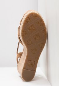 UGG Sandales à talons hauts - cognac