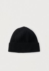 Gorro de punto negro con textura acanalada y puño doblado, que exhibe un diseño simple y funcional. Sin logotipos ni patrones visibles.