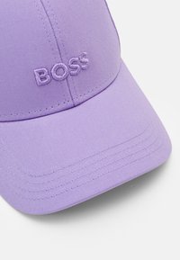 BOSS ARI - Cap - purple