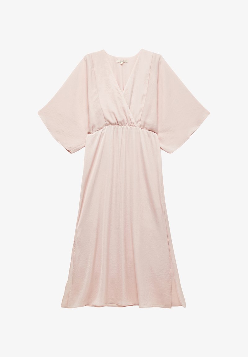 Ljusrosa, knälång klänning i mjukt tyg. Har en V-ringning, vida ärmar och ett elastiskt midjeband för en avslappnad passform.