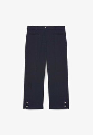 Marineblauwe cropped broek met steekzakken voor, riemlussen, een decoratieve knoop aan de taille en drie knopen bij elke enkel.