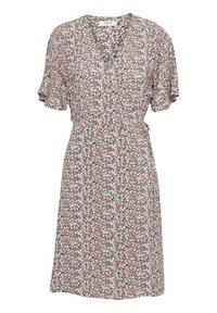 Vestido envolvente floral con mangas cortas y onduladas, con un fondo negro, patrones de pequeñas flores en rosa, azul y blanco, y una cintura ceñida.