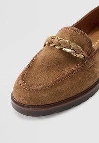 Tamaris Loaferit/pistokkaat - camel