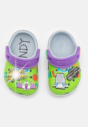 Crocs TOY STORY BUZZ CLASSIC UNISEX - Papucsszandálok - blue/grey