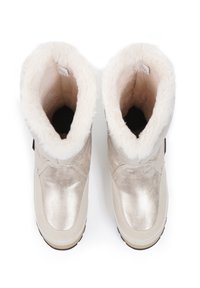 Metalliska beige stövlar med änkliga foder, rund tå och flexibel gummisula. Överdelen har en slät yta och diskreta sömmar.