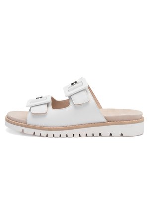 Sandalia blanca de puntera abierta tipo slide con dos correas ajustables con hebillas, plantilla acolchada beige y suela blanca acanalada con ribete marrón claro.