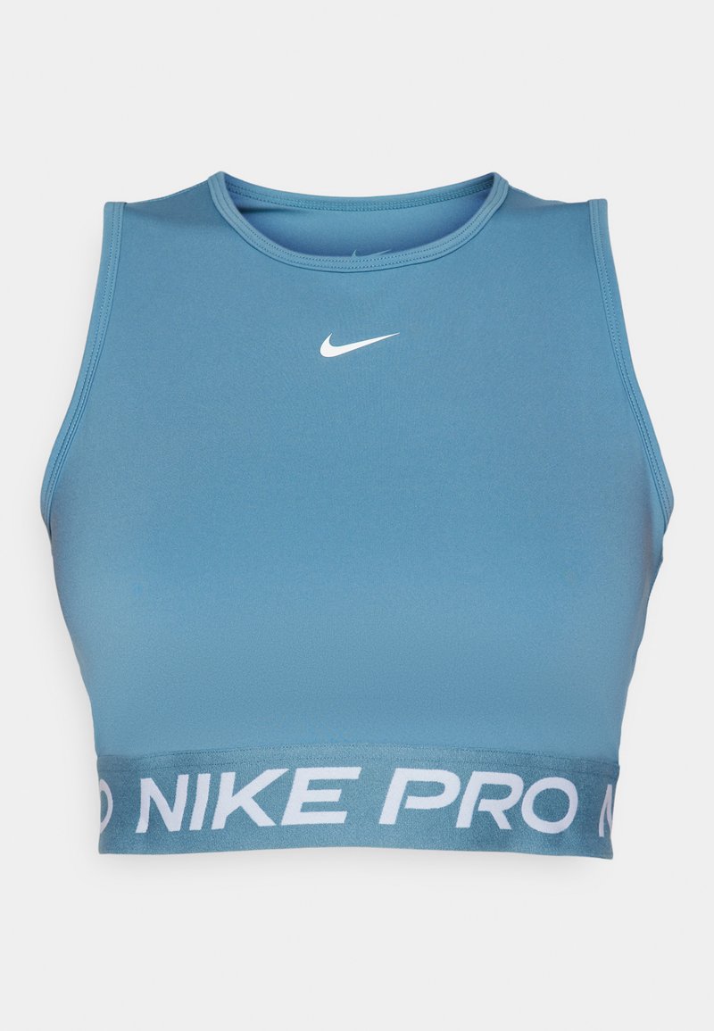 Top corto deportivo azul hecho de una tela suave con un cuello redondo, que presenta un logo de Nike en blanco y el texto "NIKE PRO" en la banda.