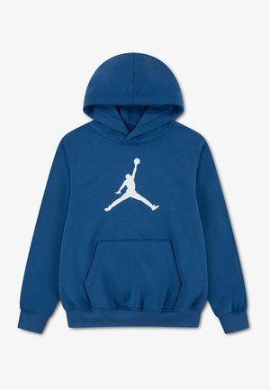 Sweat à capuche bleu avec poche frontale et logo de basket Jumpman blanc centré sur la poitrine, présenté sur fond blanc.