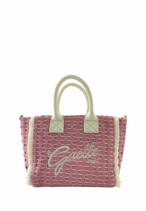 Borsa tote rosa intrecciata con manici bianchi e lati con frange, con la scritta "Gaelle Paris" ricamata sul davanti.