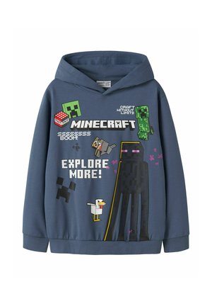 Blå hættetrøje med Minecraft-figurer, herunder Creeper, Enderman, kylling, TNT-blok og teksten: "Minecraft" og "Explore More!"